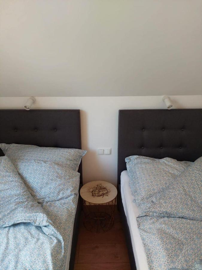 Dom Nad Jeziorem Gaja House * Jadamowo